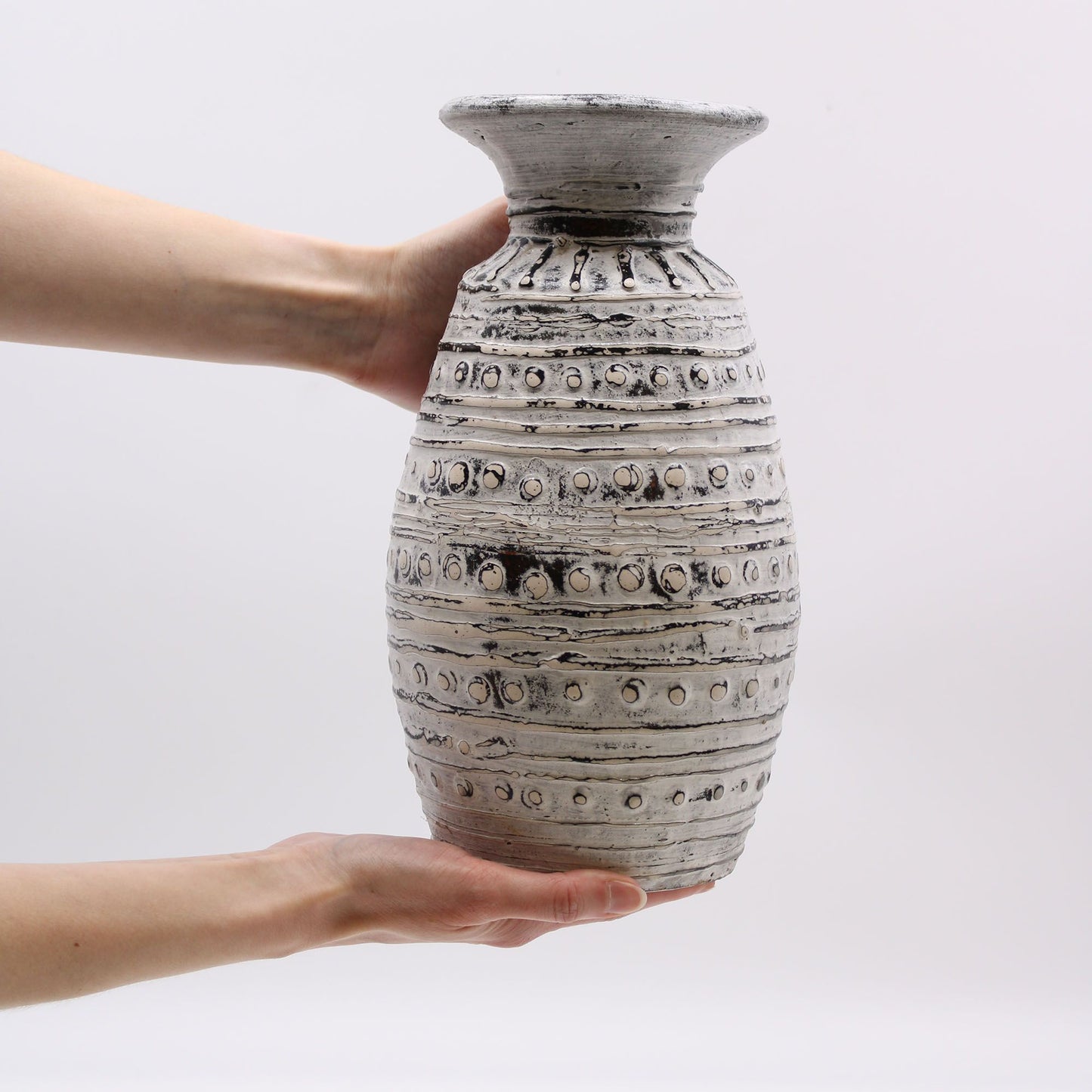 Classic Shaped Decorative Vase - Cream